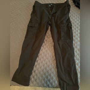 Zara Men's Black Cargo Pants with Side Pockets